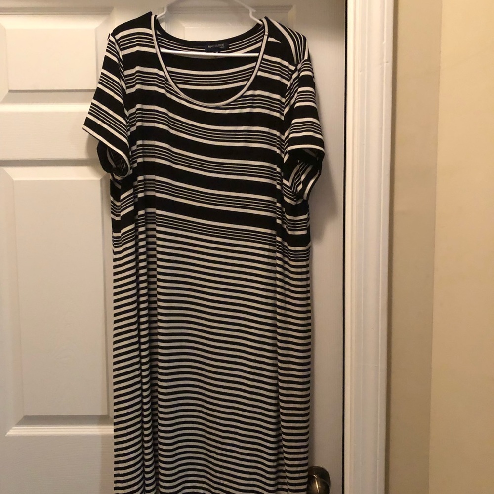 Black and white dress short sleeve.